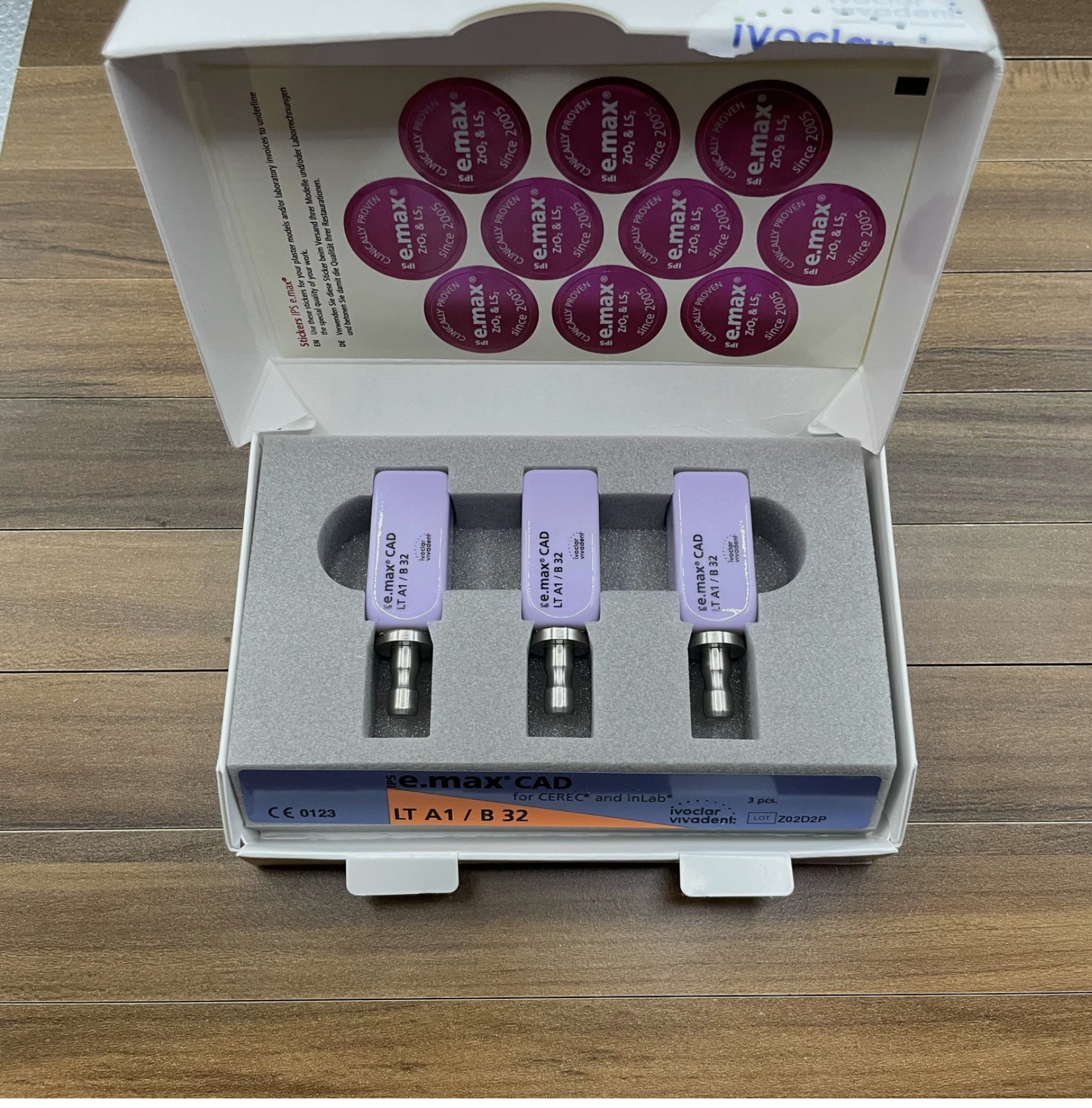 Cerec Ivoclar IPS Emax LT A1 - B32 (3 Blocks Pcs) NEW OPEN BOX