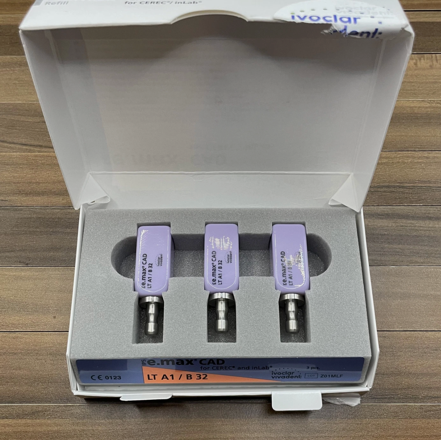 Cerec Ivoclar IPS Emax LT A1 - B32 (3 Blocks Pcs) NEW OPEN BOX